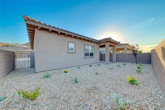 Building Photo - 102 Ibiza Lk Dr