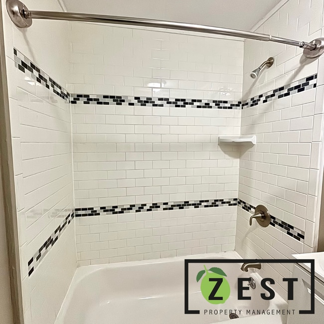 Building Photo - OPEN HOUSE- 2/19! 3PM-3:30PM! Updated 3 Bed Ranch in Madison Heights Ready for Move in!