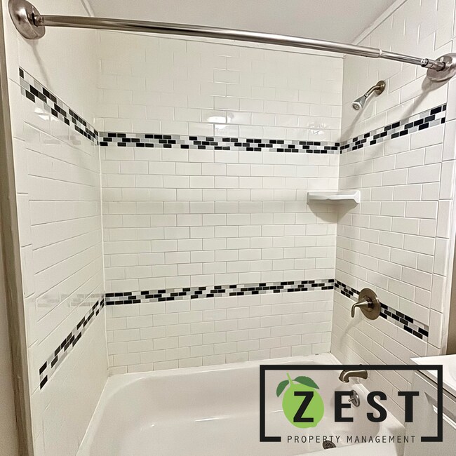 Building Photo - OPEN HOUSE- 4/10! 4PM-430PM! Updated 3 Bed Ranch in Madison Heights Ready for Move in!