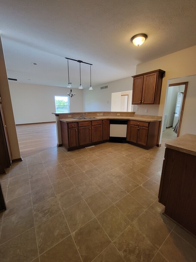 Building Photo - 6585 Grosse Dr