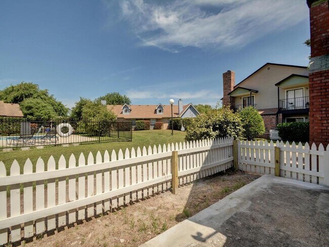 Building Photo - 1601 Faro Dr