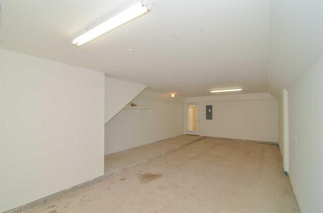 Building Photo - 2710 Hullsmith Dr