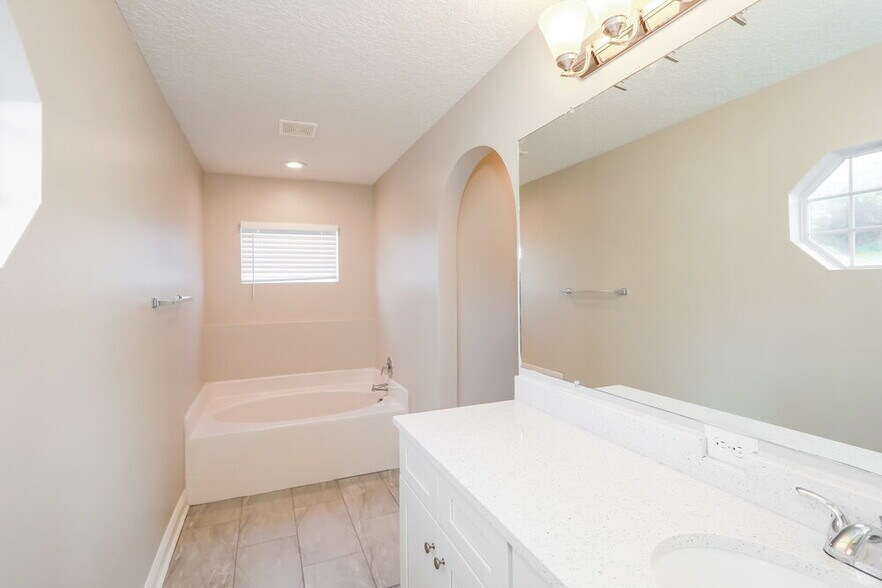 Building Photo - 4131 Half Moon Cir