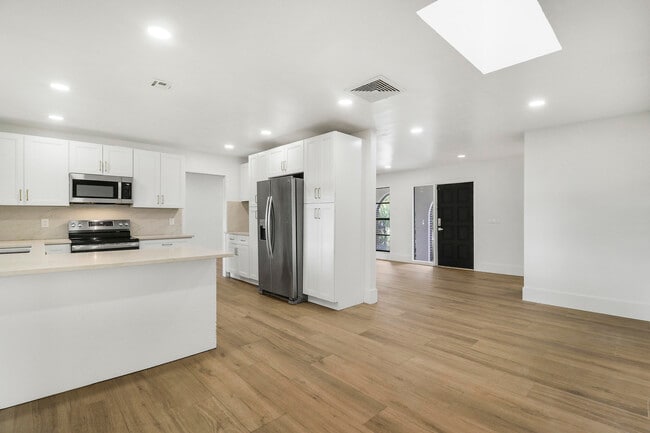 Building Photo - 1009 Alamanda Dr