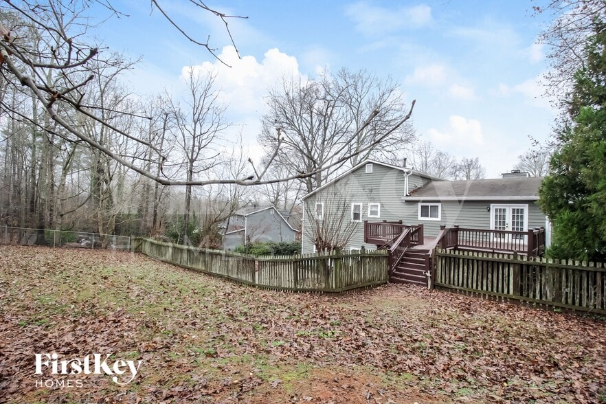 Building Photo - 289 Angla Dr SE