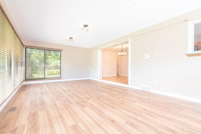 Building Photo - 3672 Middlebury Ln