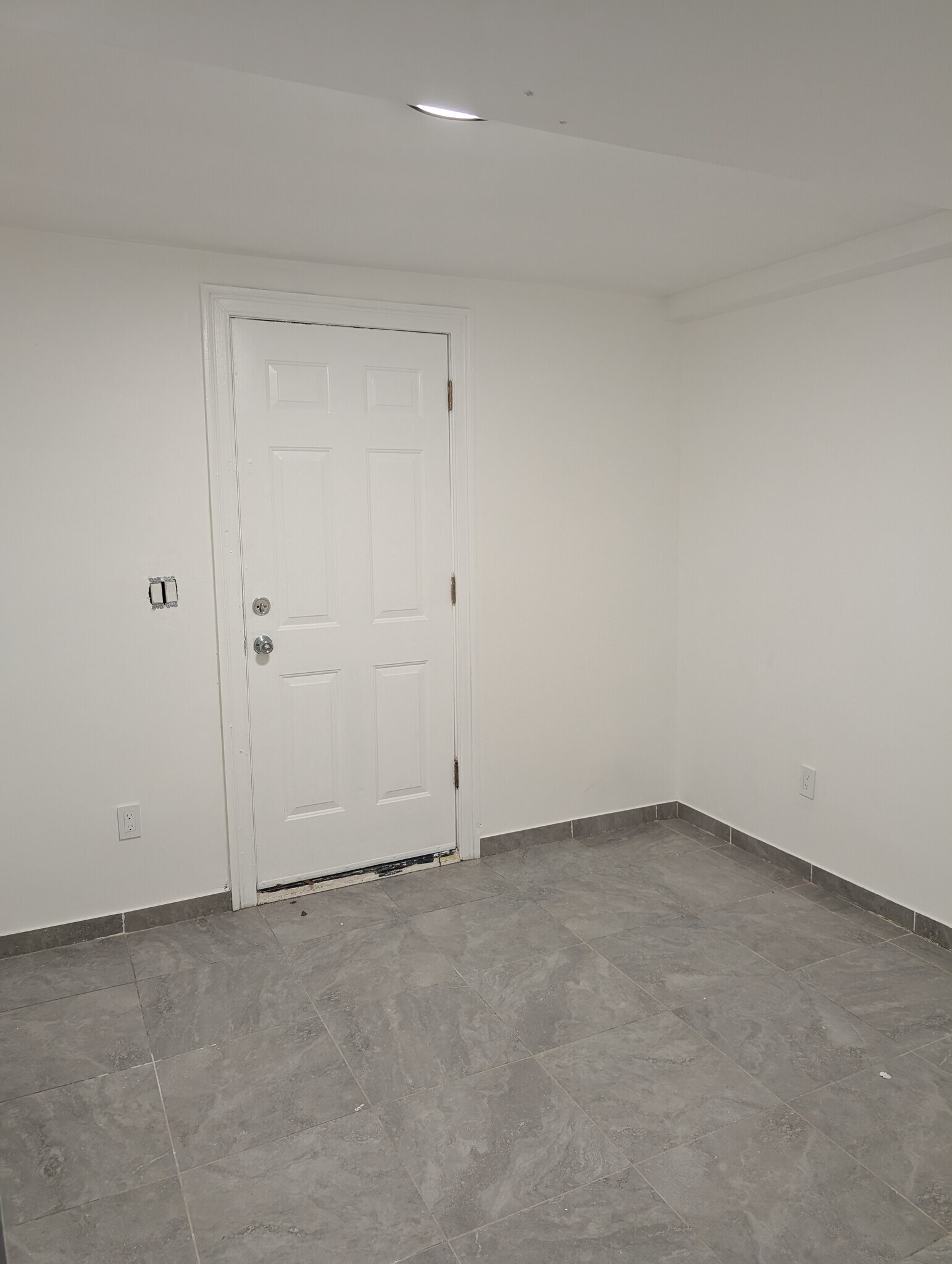 Building Photo - 849 E 227th St