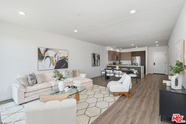 Building Photo - 6144 Whitsett Ave