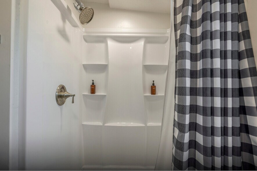 Building Photo - 1219 W 500 S