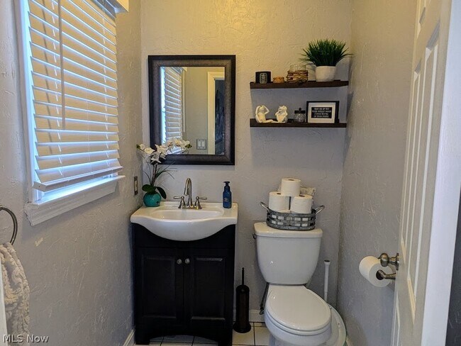 Building Photo - 1902 Harding Dr