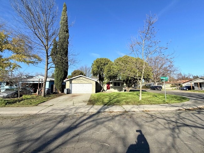 Building Photo - 1725 Albion Pl