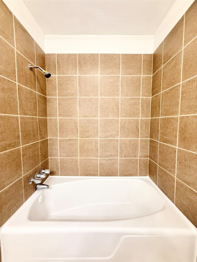 Building Photo - 1141 N Durham Dr