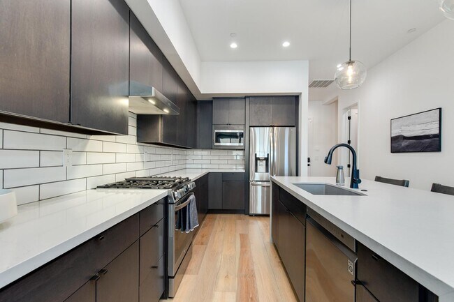 Building Photo - 5151 N 13th Pl