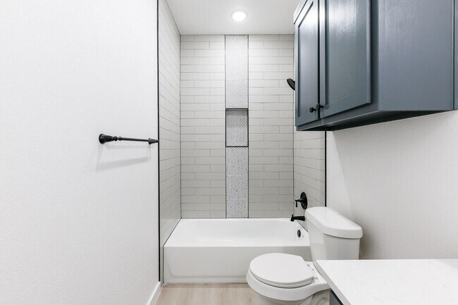 Building Photo - 1704 Elkhart Ave