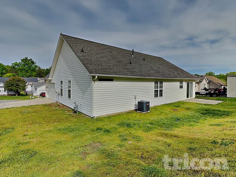 Building Photo - 1207 Piney Church Rd