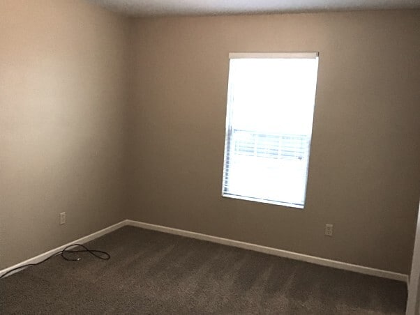 Building Photo - 991 Ravine Dr