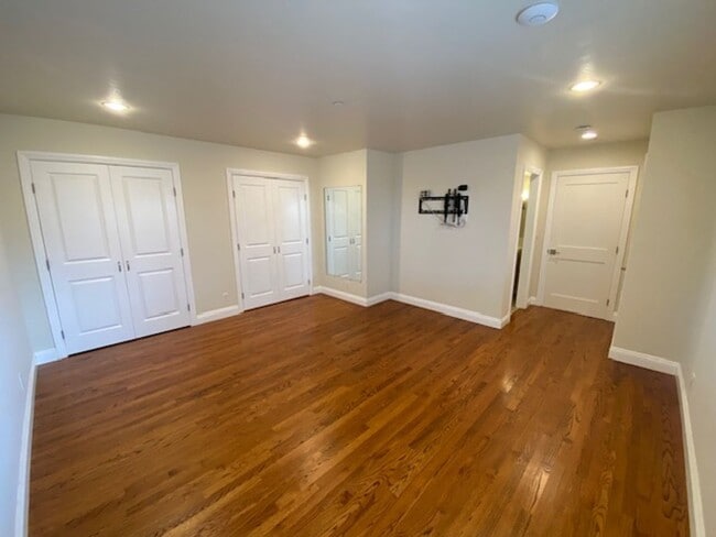 Building Photo - 1122 Miles Ave