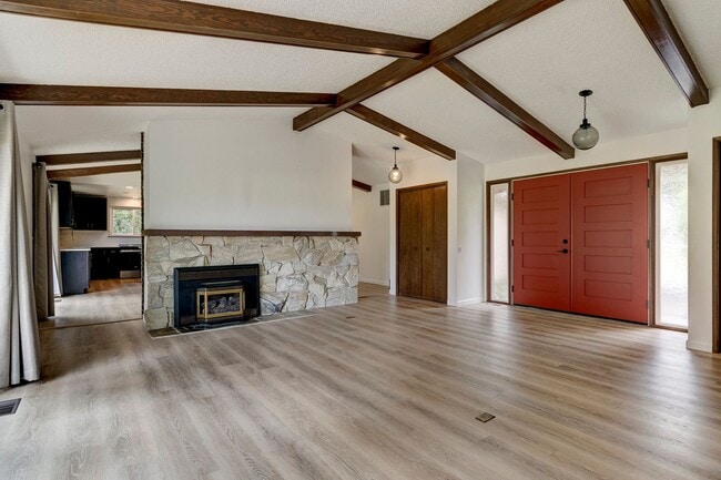 Building Photo - 3 Bed 2 Bath Home in Swantown Neighborhood