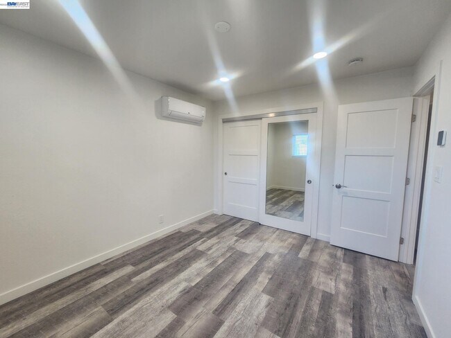 Building Photo - 749 Palomino Dr