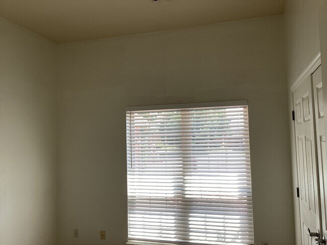 Building Photo - 17552 Zinc Dr