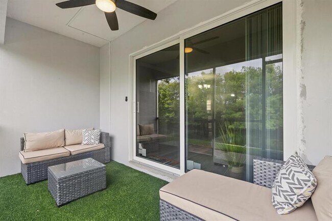 Building Photo - 1400 NE 57th Ct