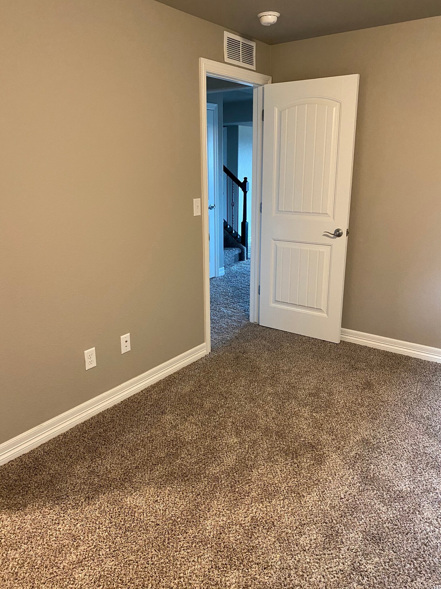 Room available - 5383 Homeward Dr