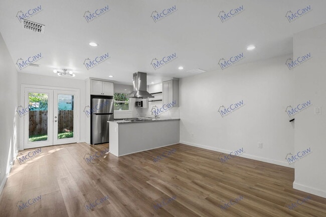 Building Photo - 2025 Grainger St