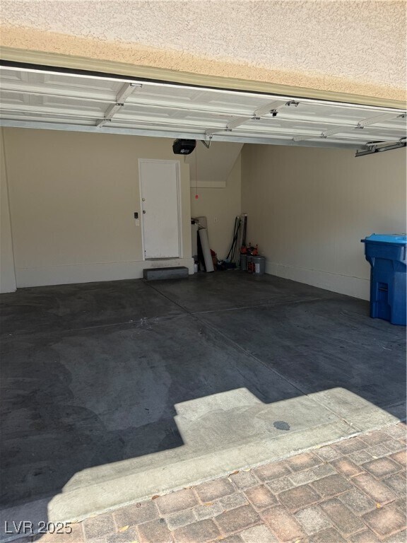Building Photo - 10573 Petricola St