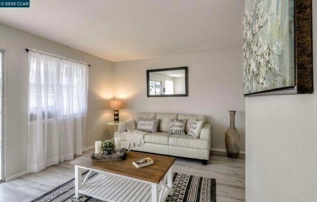 Building Photo - 1095 Mohr Ln