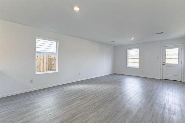 Building Photo - 21555 Carosella Dr