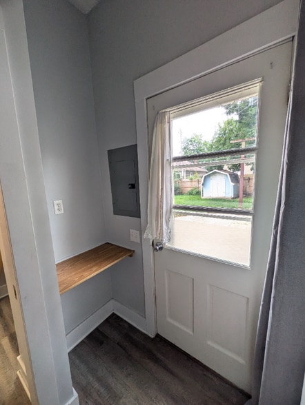 Building Photo - 307 Lincoln St