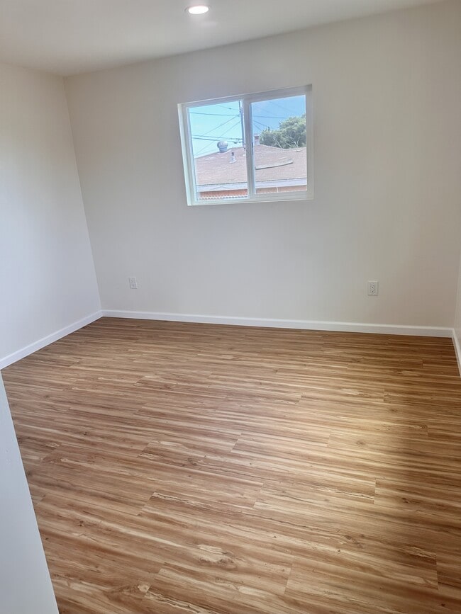 Building Photo - Ridgeway Home