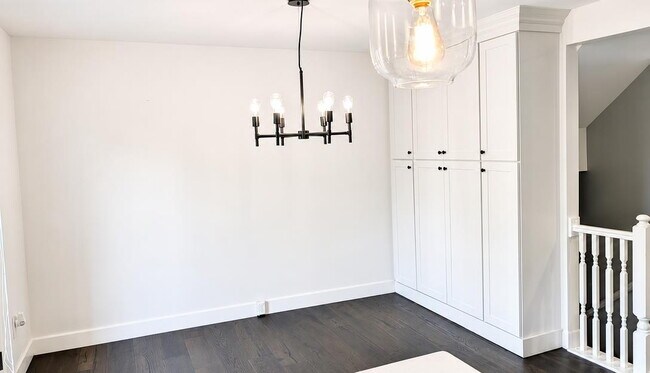 Building Photo - Charming Three-Bedroom Townhome in a Prime Ashburn Location