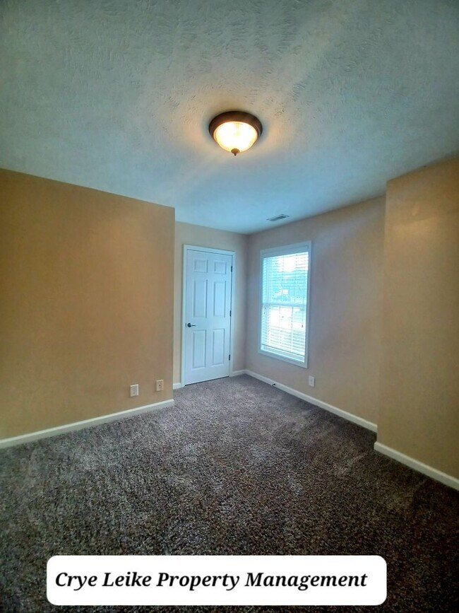 Building Photo - 668 Winding Bluff Way