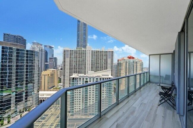 Building Photo - 1300 Brickell Bay Dr