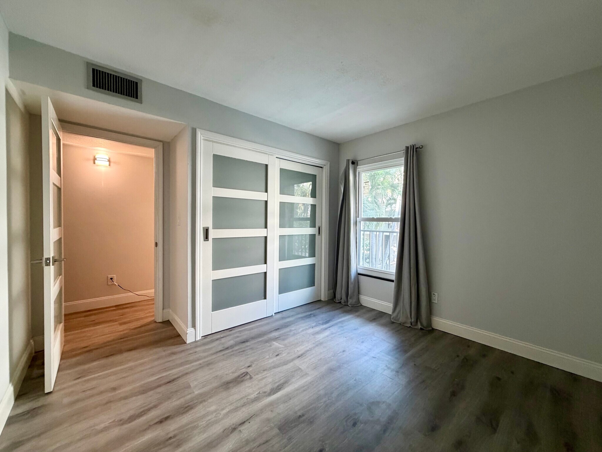 Second bedroom with large closet - 105 4th Ave NE