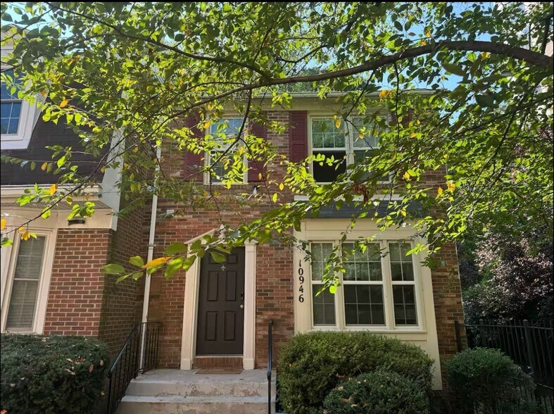 Building Photo - 10946 Rampart Way