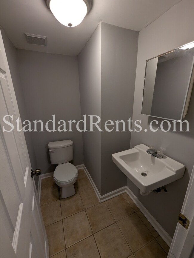Building Photo - 4650 Aberdeen Ln
