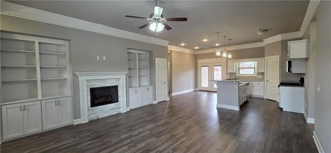 Building Photo - 902 Sugar Lf St