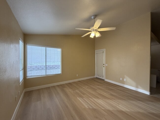 Building Photo - 3317 Moon River St