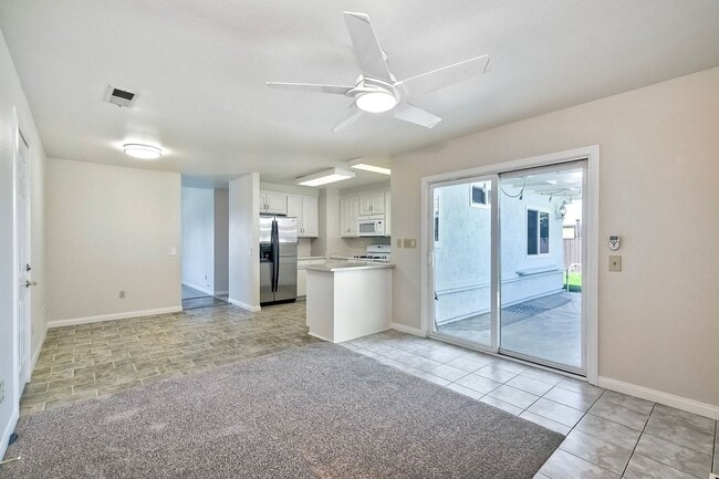 Building Photo - Stunning Single-Level Home