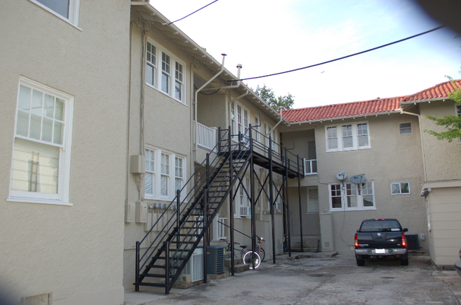 Building Photo - 800 N Olympia St
