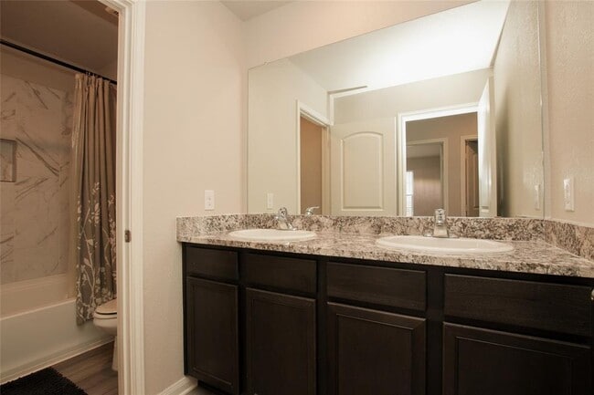 Building Photo - 217 Star Spangled Dr