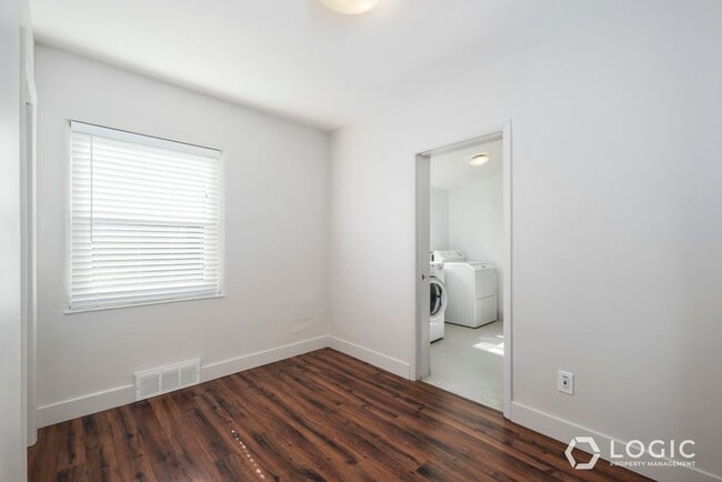Building Photo - Charming Home in Perfect Location!