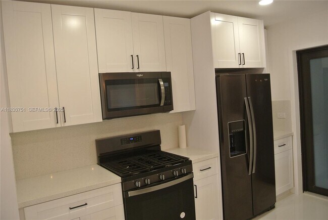 Building Photo - 10230 Dolphin Rd