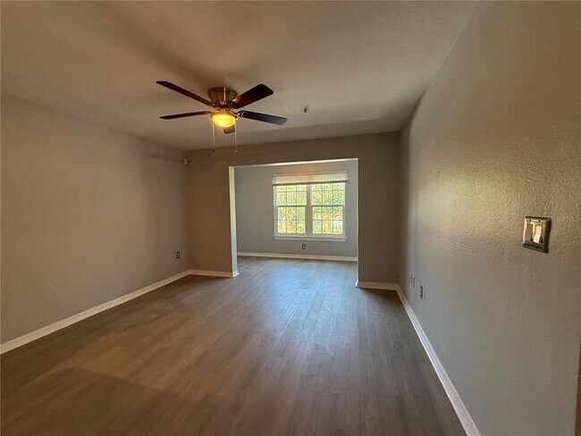 Building Photo - 5451 Vineland Rd