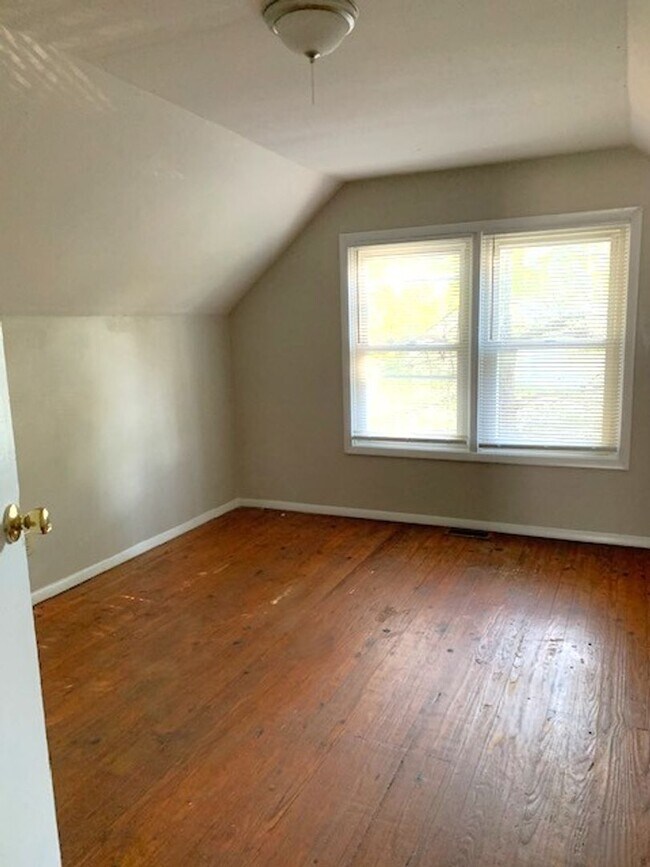 Building Photo - Cape Cod on Clay Mills Road!   251104