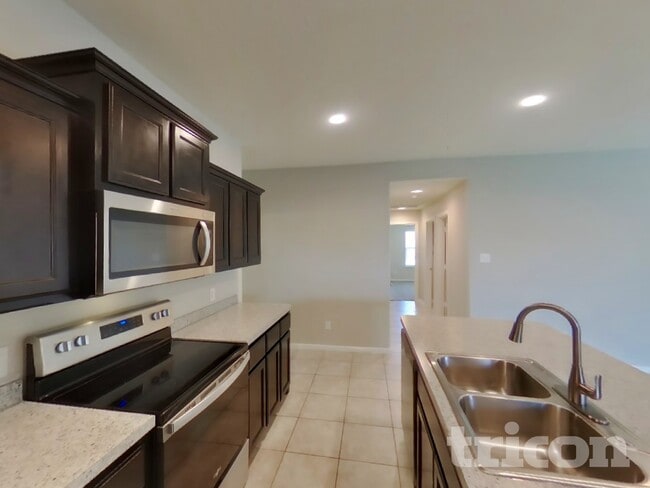 Building Photo - 8832 Ring Gold Dr