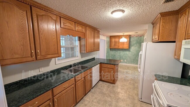 Building Photo - 15 Clark St