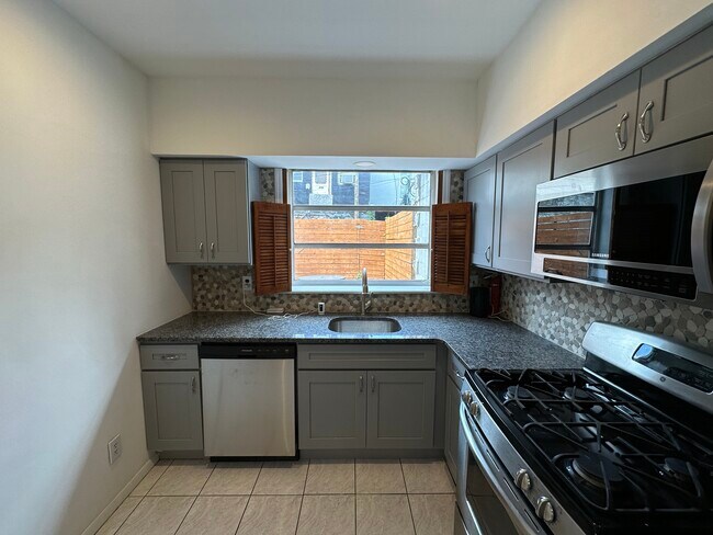 Building Photo - 523 McKean St
